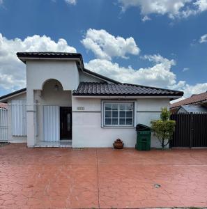 8974 NW 112th St, Hialeah Gardens, Florida 33018, HOA KỲ