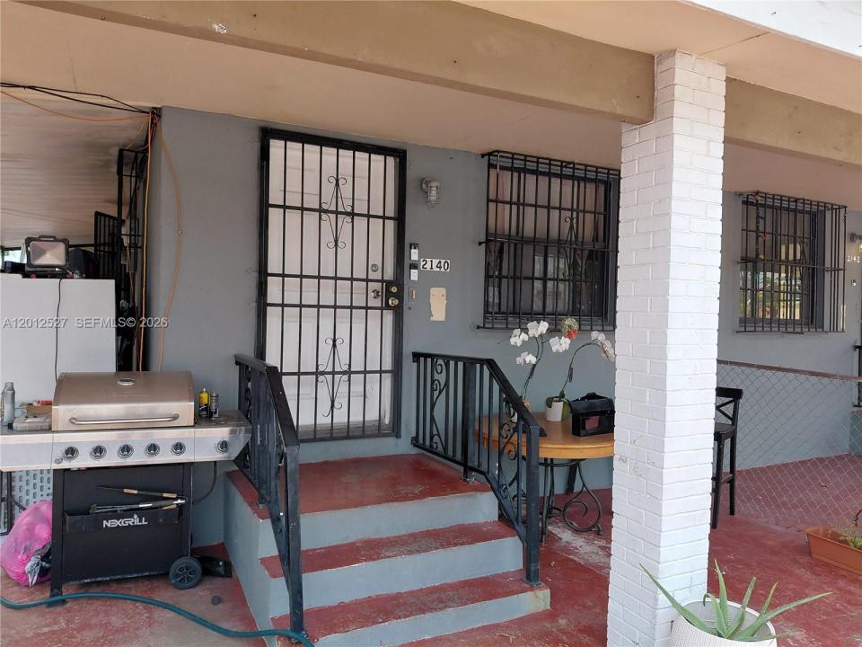 2140 NW 1st Ter, Miami, Florida 33125