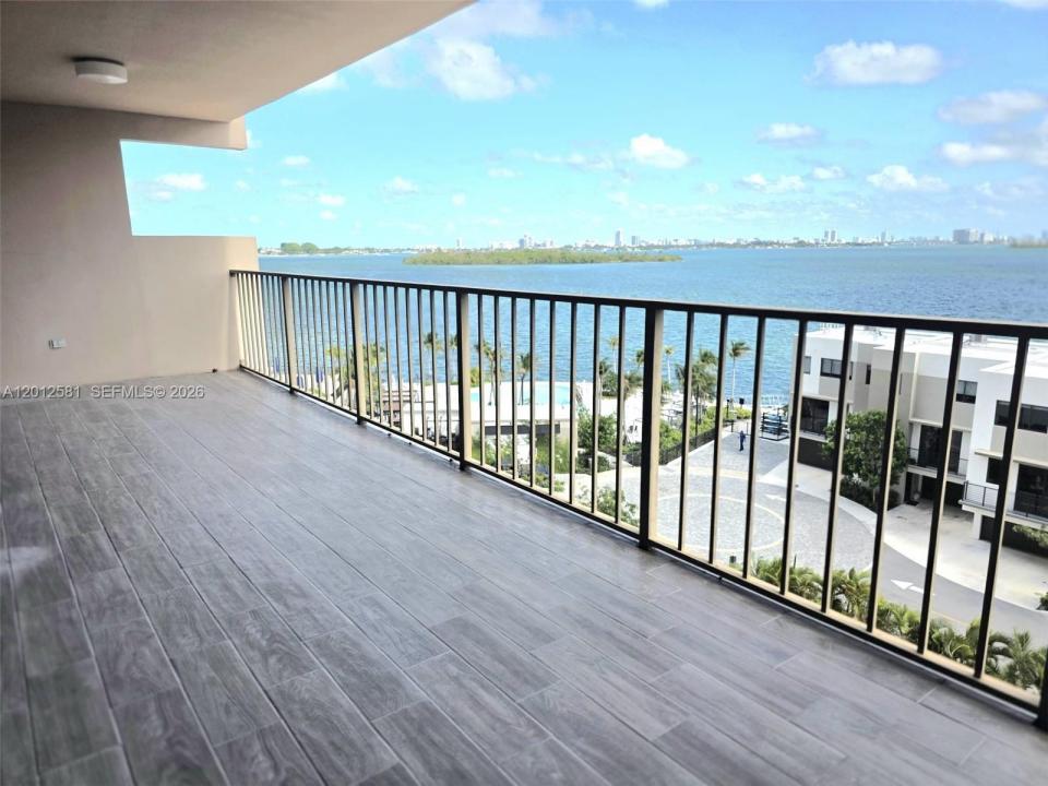 1800 NE 114th St 706, Miami, Florida 33181, USA