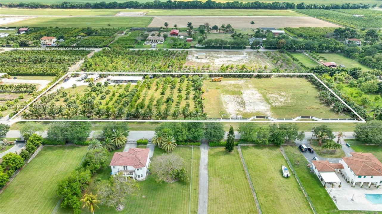 104 SW st, Miami, Florida 33196, USA