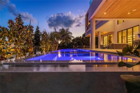2006 NE 124th St, North Miami, Florida 33181, USA