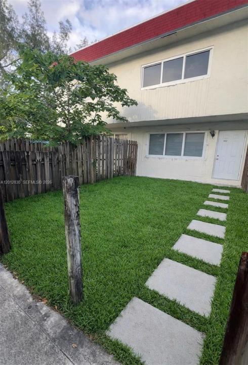 1560 NE 151st St 102, Miami, Floride 33162, États-Unis