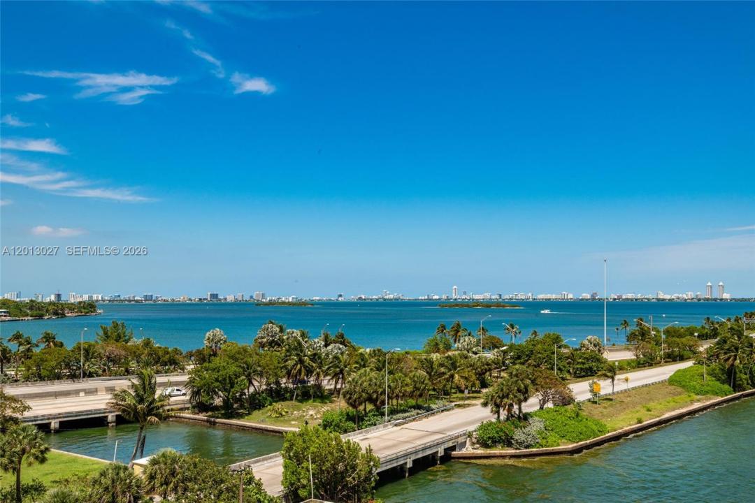 600 NE 36th St 706, Miami, Florida 33137, USA