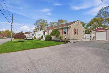 153 FALCON Avenue, Warwick, RI 02888, USA