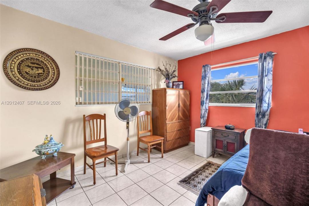 16901 NE 13th Ave 303, Miami, Floride 33162, États-Unis