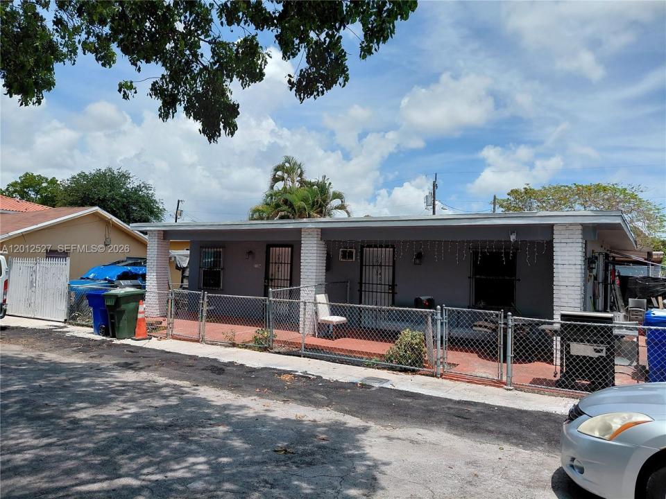 2140 NW 1st Ter, Miami, Florida 33125, Estados Unidos