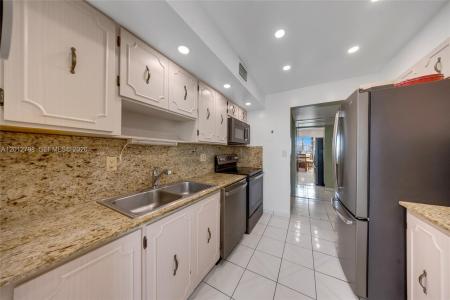 3113 S Ocean Dr 506, Hallandale Beach, Florida 33009, USA