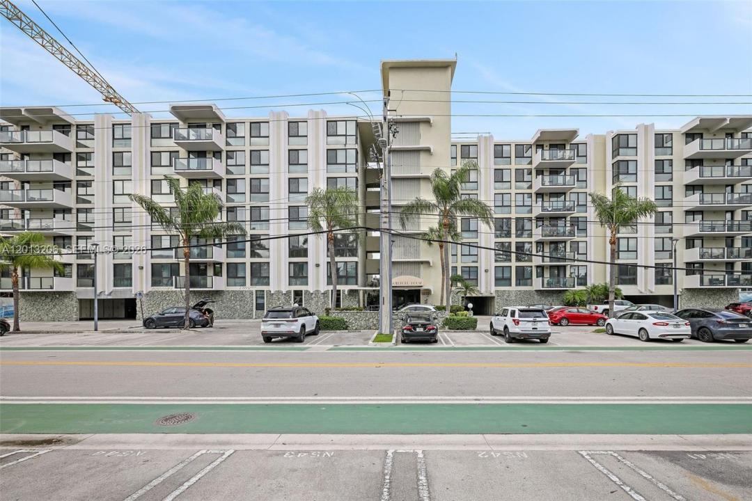 9800 W Bay Harbor Dr 406, Bay Harbor Islands, Florida 33154, Stati Uniti