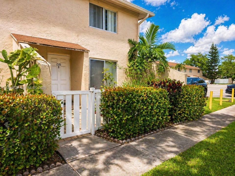 1531 NW 80th Ave I, Margate, Florida 33063, USA