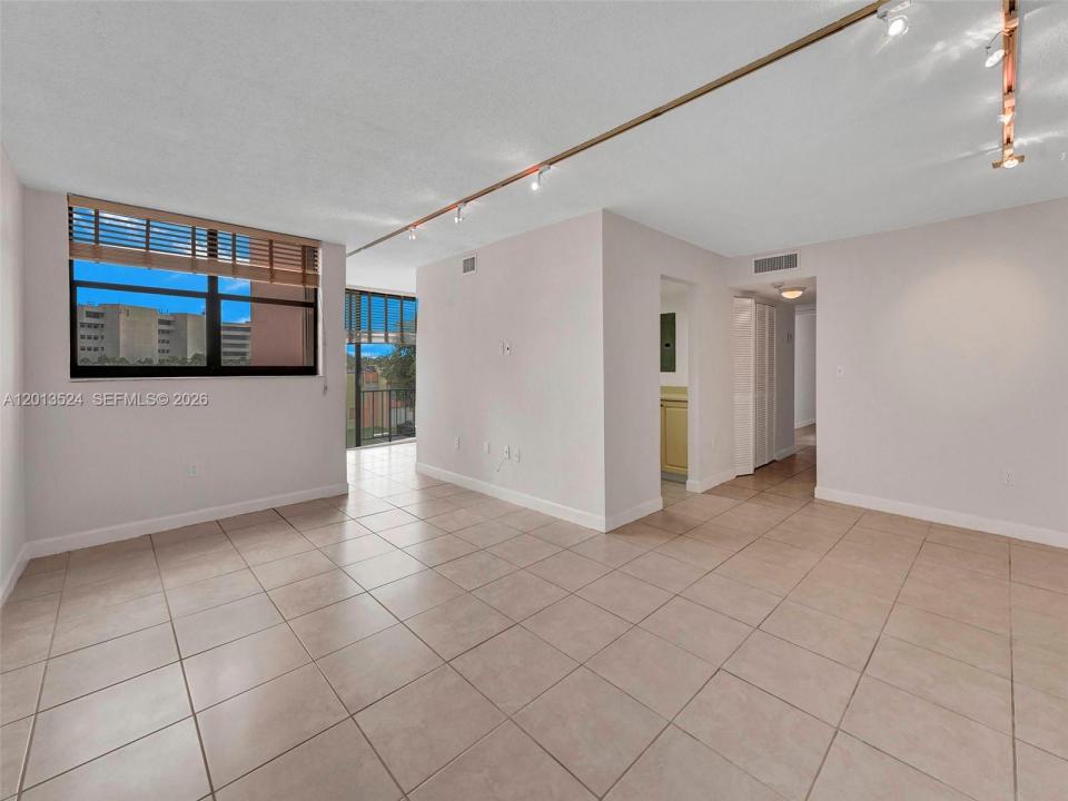 9420 W Flagler St 312, Miami, Floryda 33174, USA