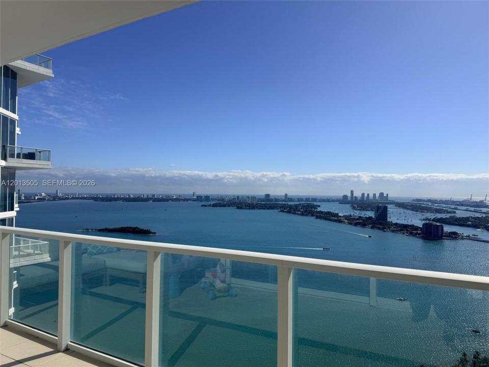 2020 N Bayshore Dr 3804, Miami, Florida 33137, USA