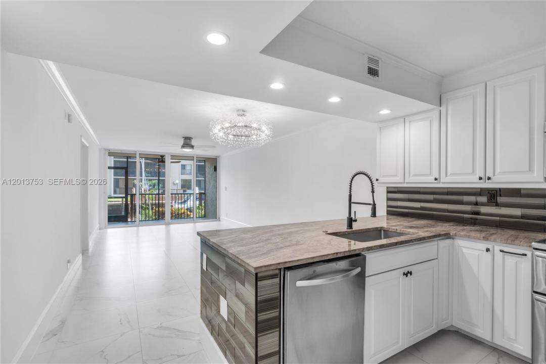 12 Royal Palm Way 103, Boca Raton, Florida 33432, USA