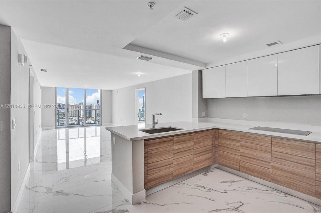 330 Sunny Isles Blvd 5-2205, Sunny Isles Beach, Floride 33160, États-Unis