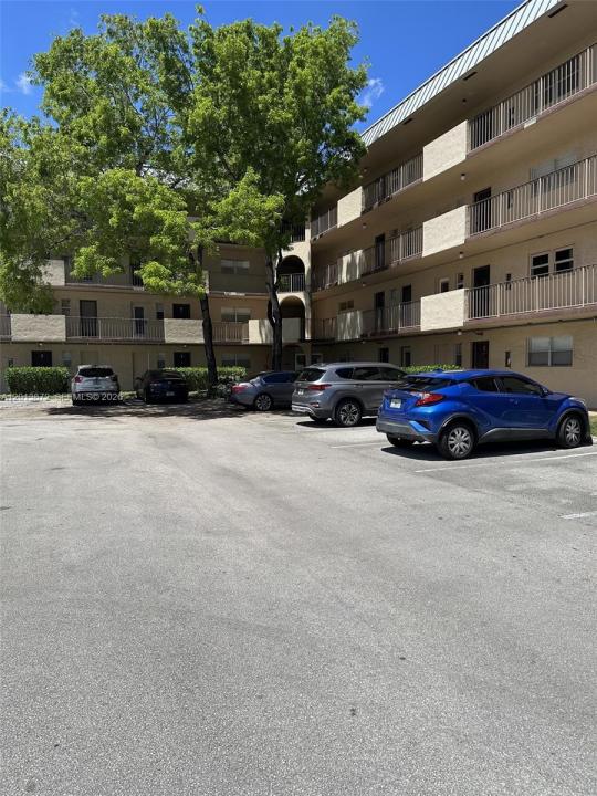 6061 N Falls Cir Dr 106, Lauderhill, Floryda 33319, USA