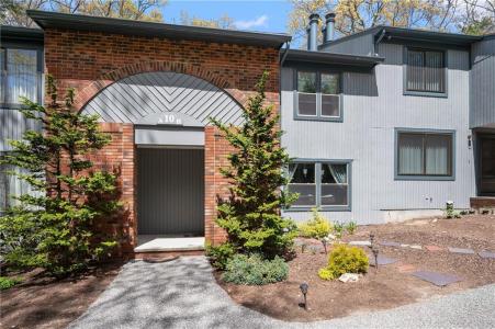 10 Pheasant Run B, Smithfield, RI 02917, USA