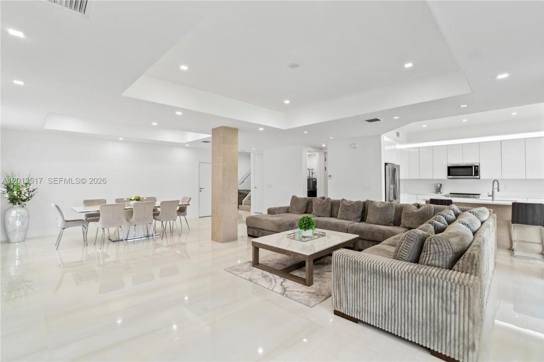 3188 NE 211th Ter, Aventura, Floryda 33180, USA