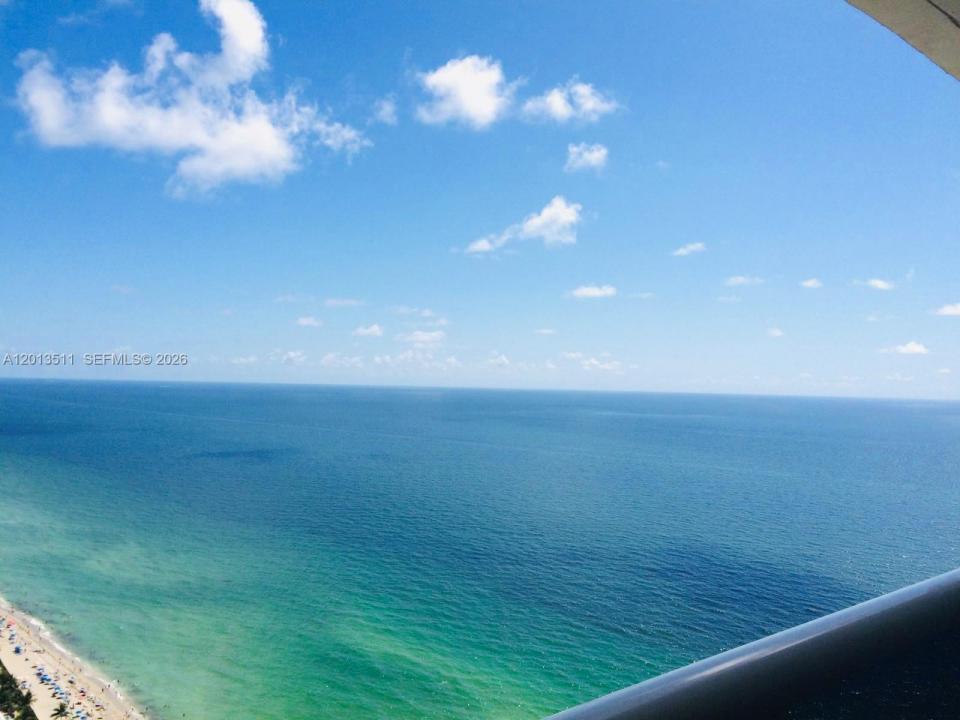 Hallandale Beach, Florida 33009, USA