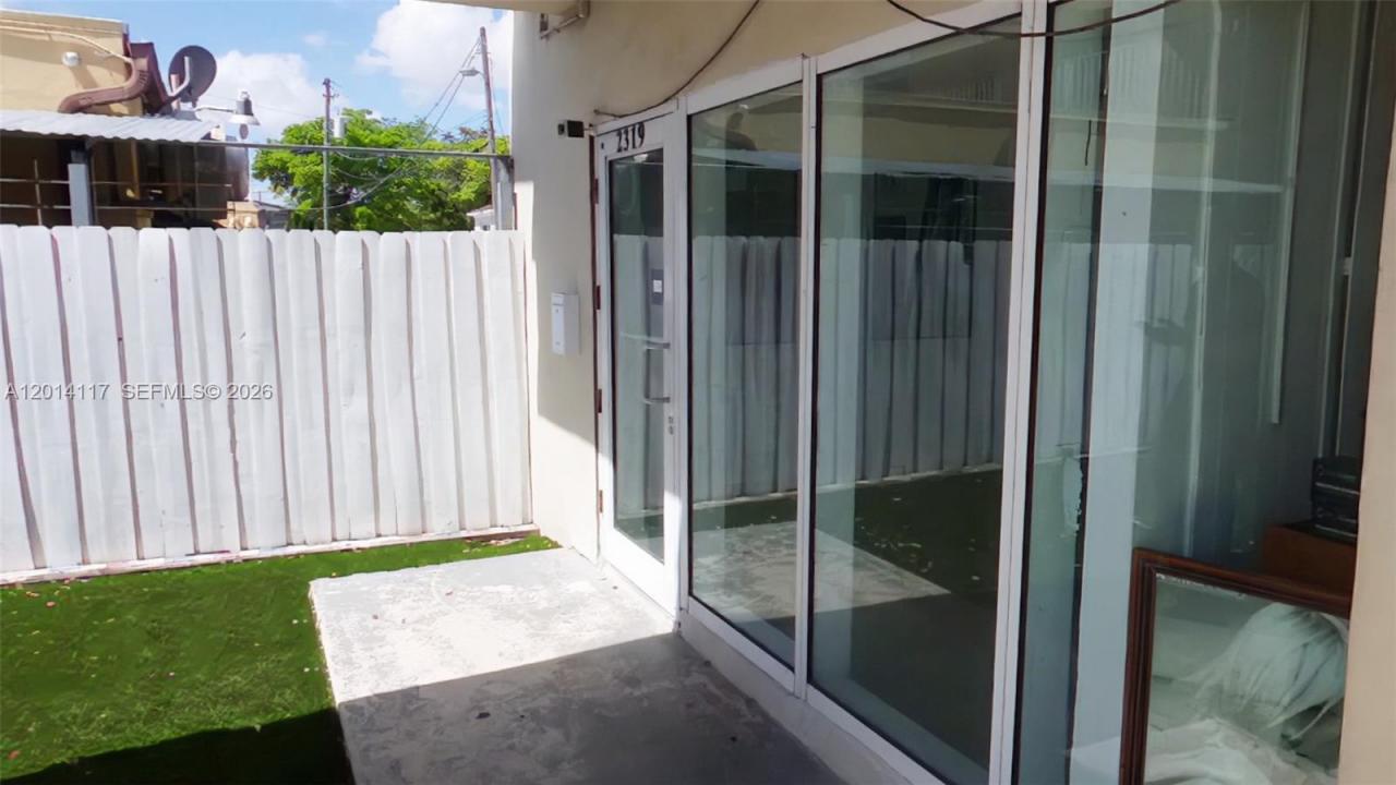 2319 NW 7th St 2319, Miami, Florida 33125, Stati Uniti