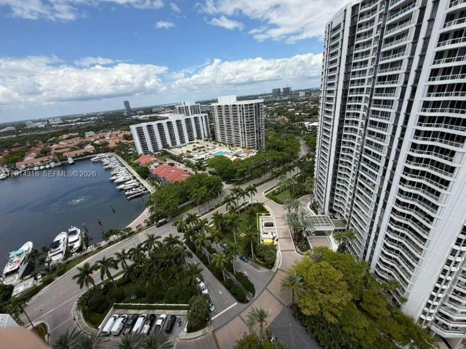 21055 Yacht Club Dr 2403, Aventura, Florida 33180, USA