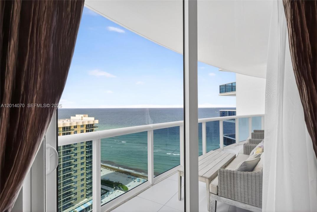 2711 S Ocean Dr 1901, Hollywood, Florida 33019, USA