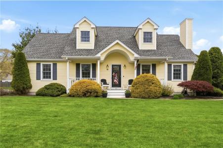 32 Sunny View Court, Warwick, RI 02886, USA