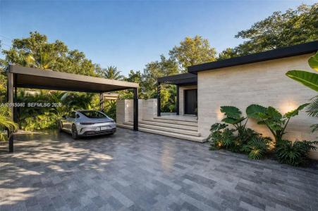 3522 William Avenue, Miami, Florida 33133, USA