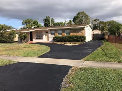 1118 NW 43rd Ter, Lauderhill, Florida 33313, USA
