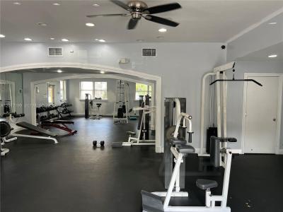8373 Lake Dr 202, Doral, Florida 33166, USA