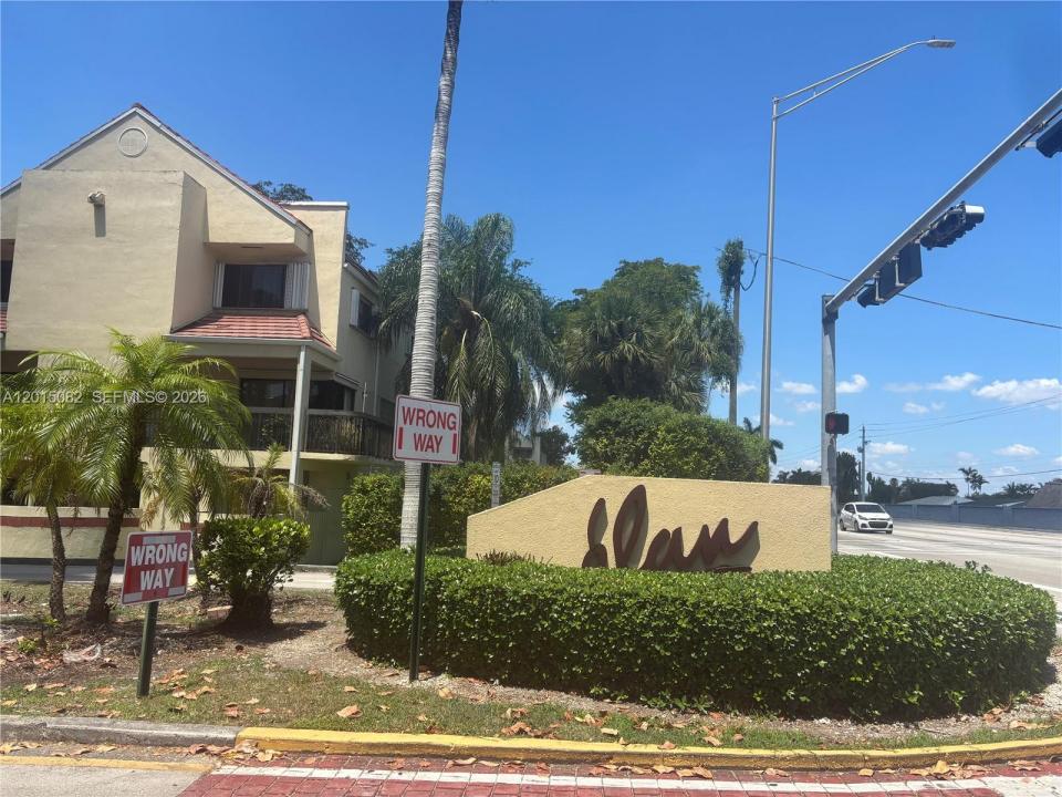 12922 SW 88th Ter B-206, Miami, Florida 33186, USA