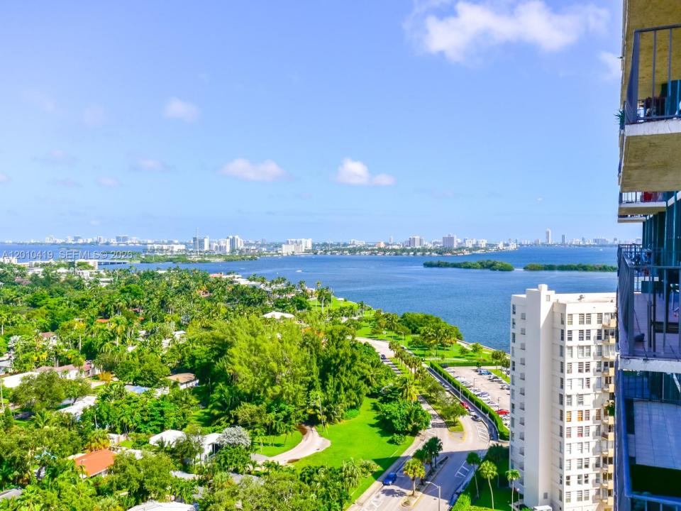 780 NE 69th St 1908, Miami, Florida 33138, USA