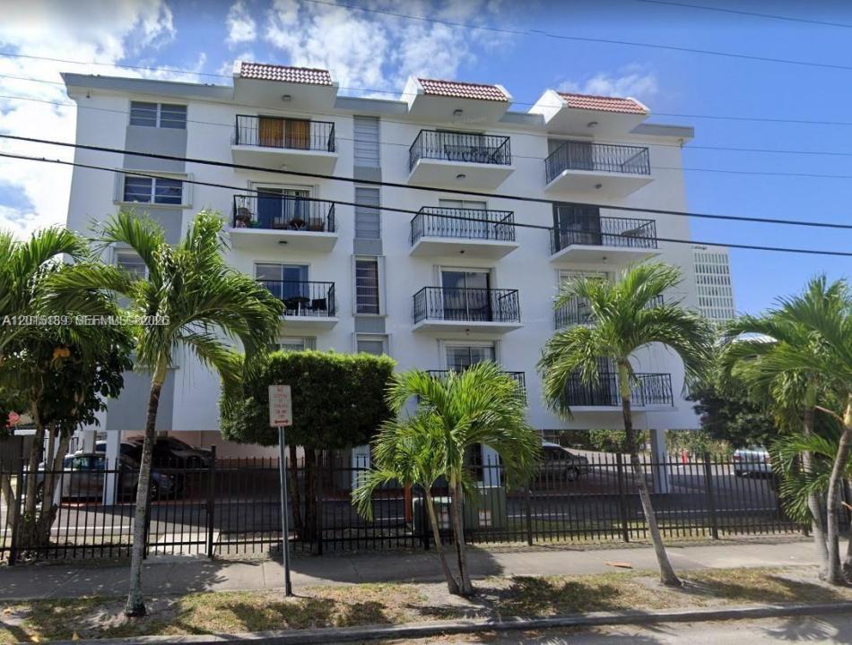 2500 SW 6th St 303, Miami, Florida 33135, USA