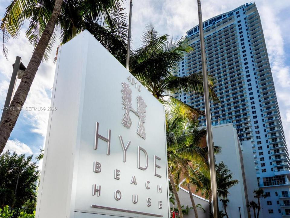 4010 S Ocean Dr R2004, Hollywood, Florida 33019, USA