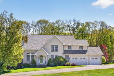 6 Martingale Way, Pawling, New York 12564, USA