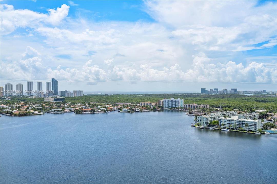 17111 Biscayne Blvd PH2, North Miami Beach, Florida 33160, USA