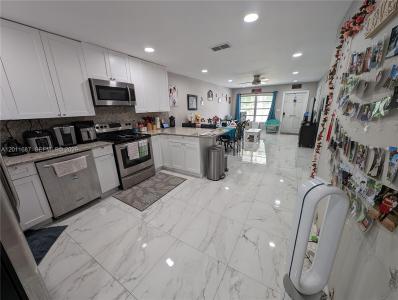 7761 NW 42nd Pl 1-2, Coral Springs, Florida 33065, USA