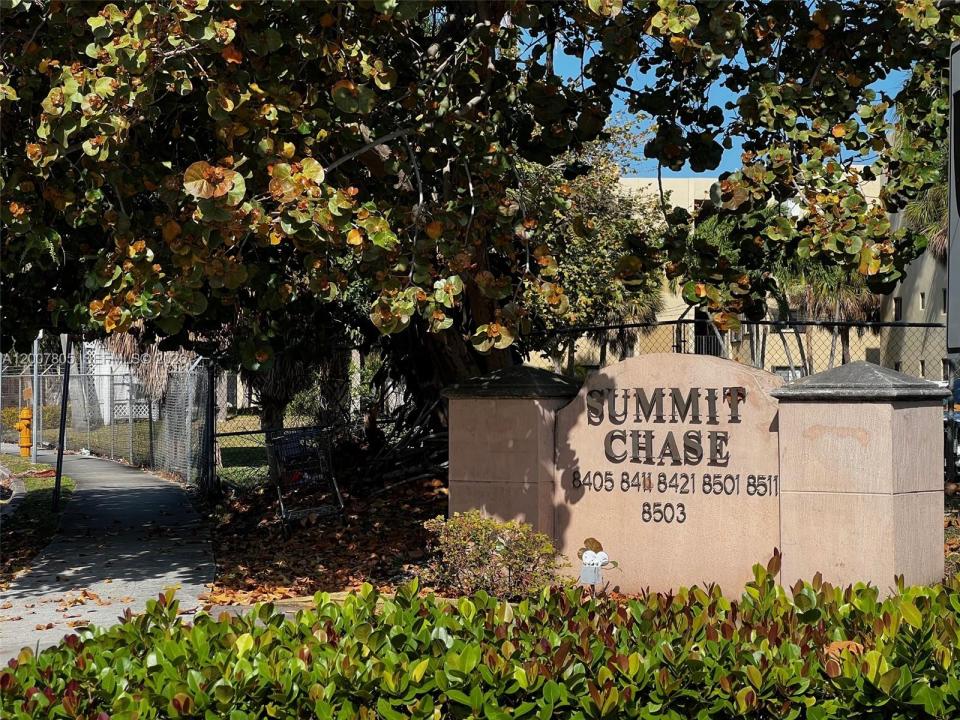 8411 NW 8th St 105, Miami, Floride 33126, États-Unis