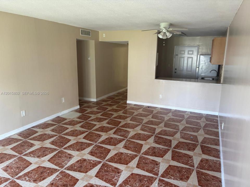 15205 NE 6th Ave D111, Miami, Floride 33162, États-Unis