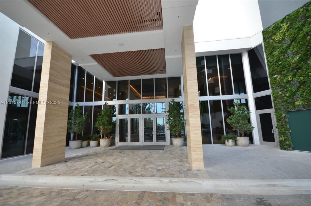 16385 Biscayne Blvd 519, North Miami Beach, Florida 33160, USA