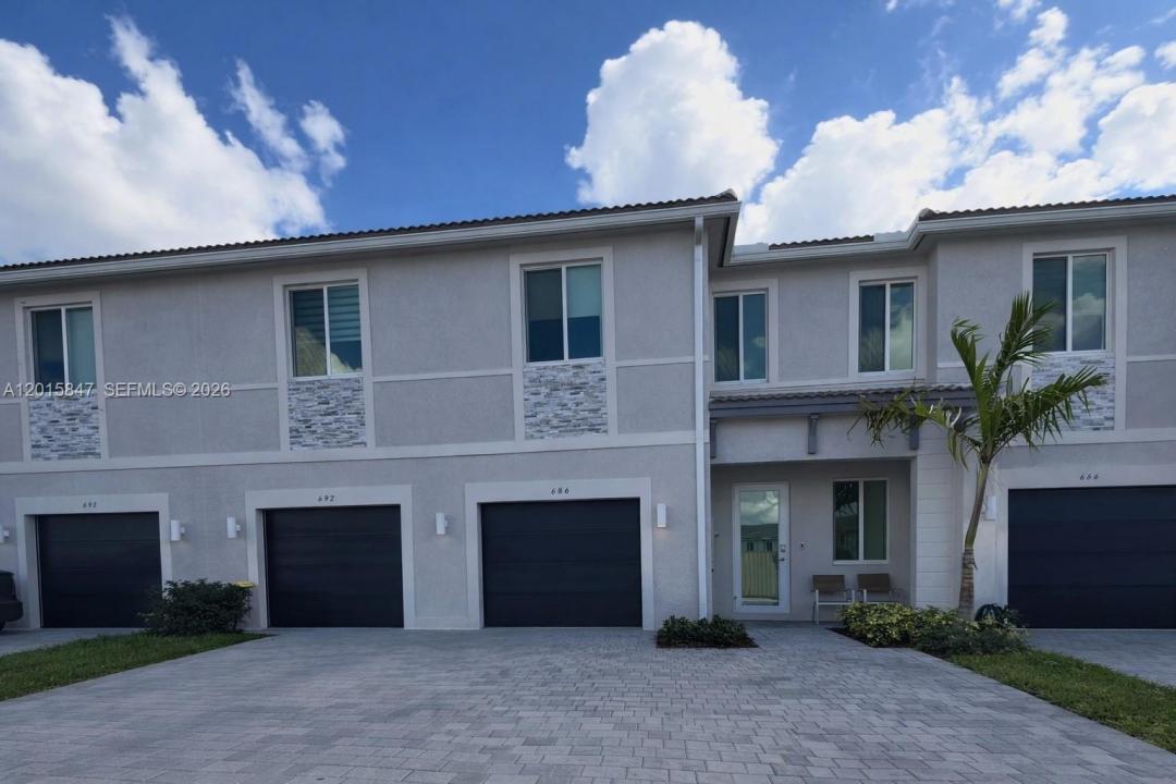 686 SE 13th Ct, Homestead, Floride 33034, États-Unis