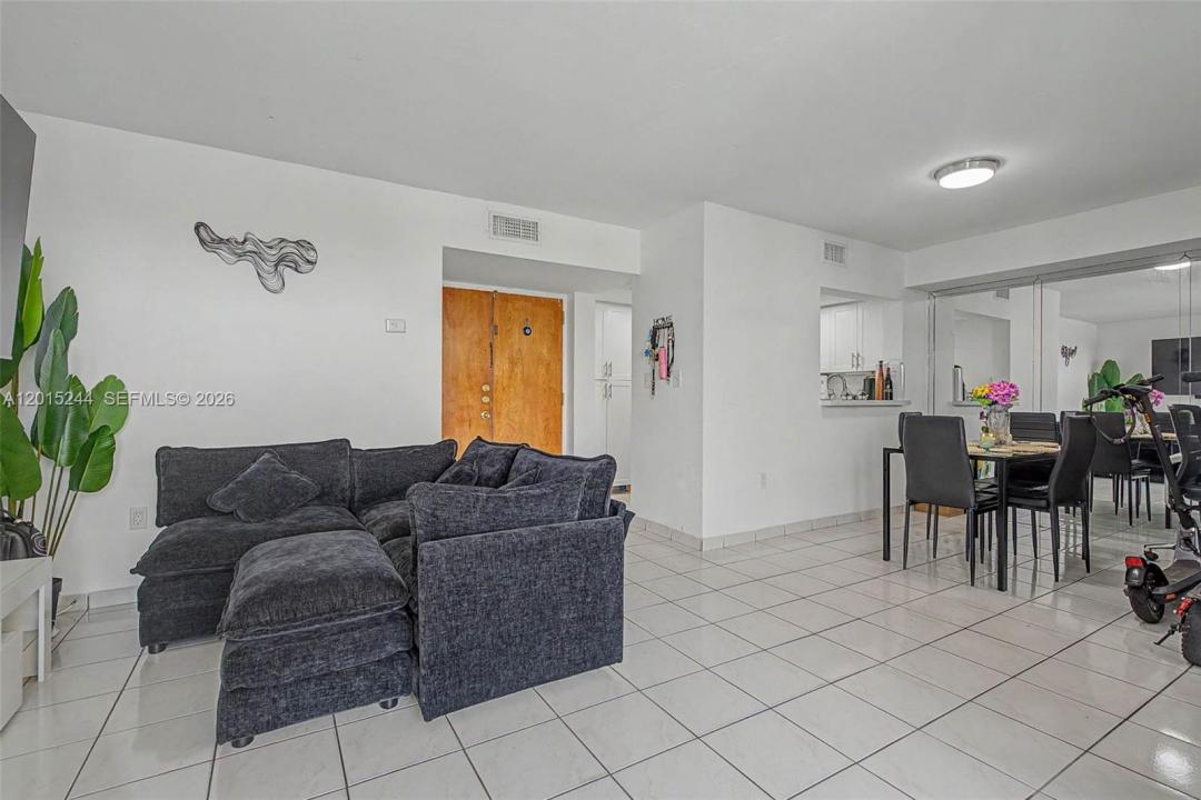 11790 SW 18th St 524-3, Miami, Florida 33175, USA