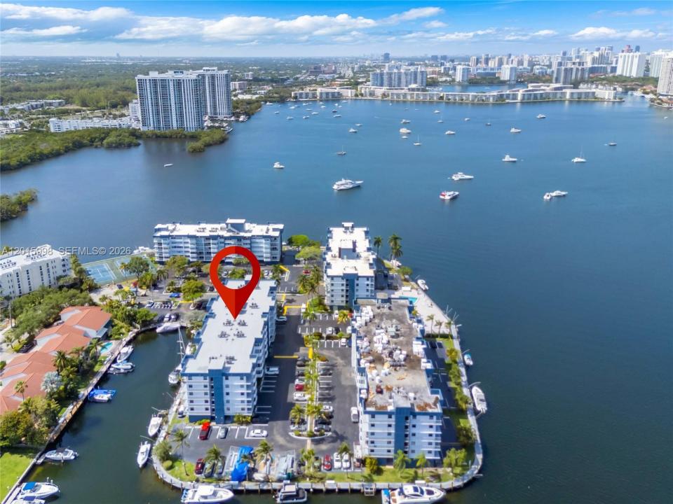 16565 NE 26th Ave 2B, North Miami Beach, Florida 33160, USA