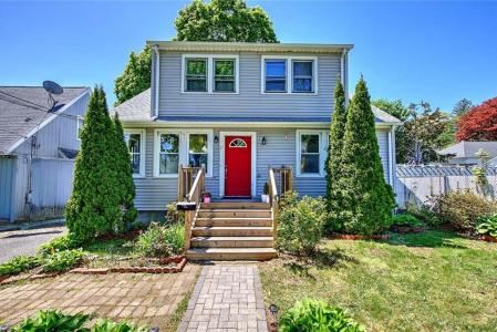7 Hemlock Drive, Johnston, RI 02919, USA