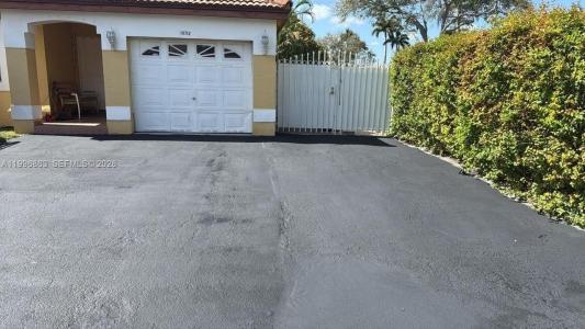 19712 NW 82nd Pl, Hialeah, Florida 33015, USA