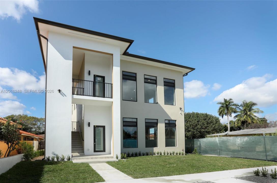 120 SW 35 Ave A2, Miami, Florida 33135, USA