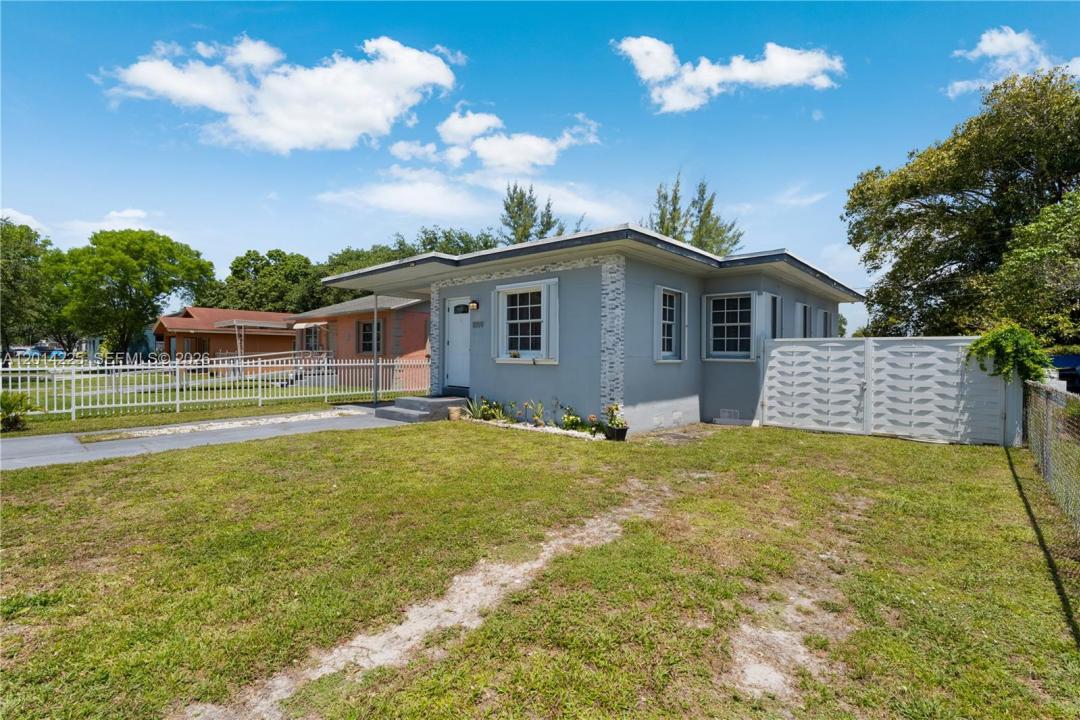 1059 NW 77th St, Miami, Florida 33150, USA