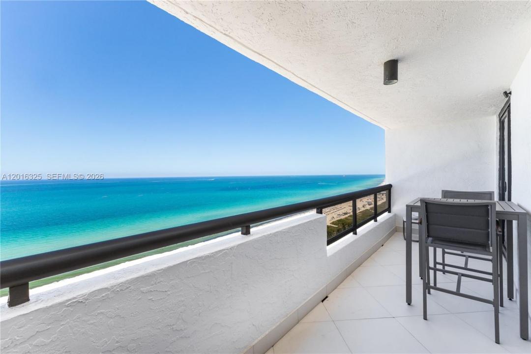 2555 Collins Ave 2205, Miami Beach, Florida 33140, USA