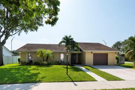 2101 NW 101st Terrace, Pembroke Pines, Florida 33026