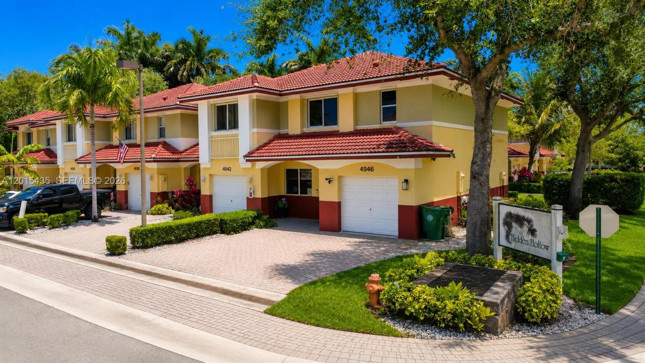 4946 SW 66th Ter, Davie, Florida 33314, USA