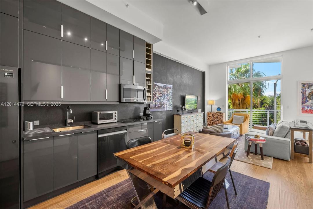 2001 Meridian Ave 404, Miami Beach, Florida 33139, USA