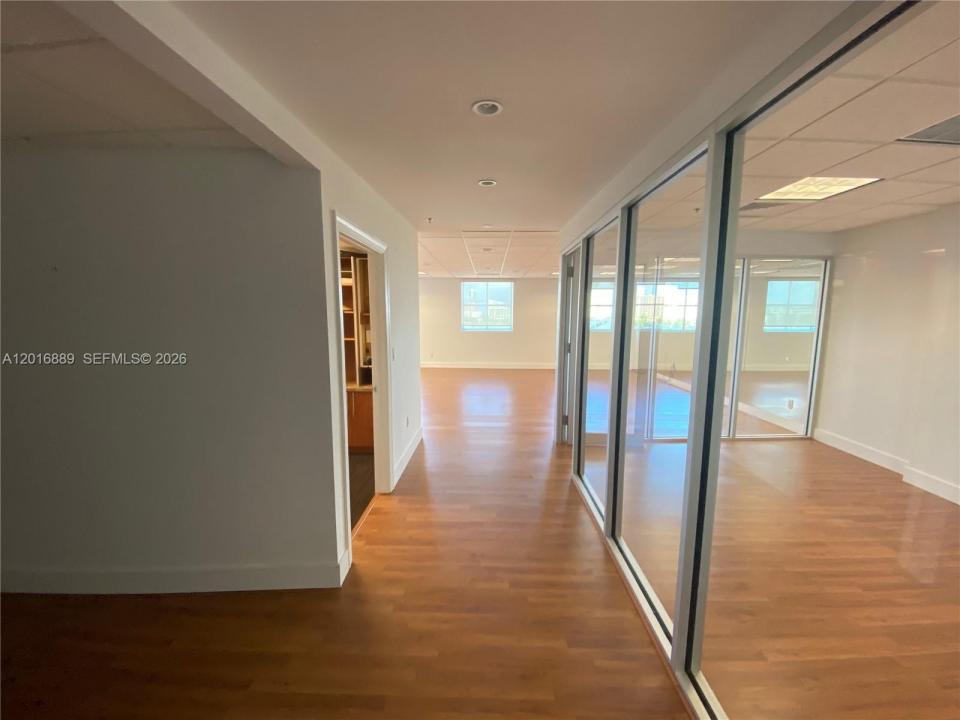 3363 NE 163rd St 702, North Miami Beach, Floride 33160, États-Unis